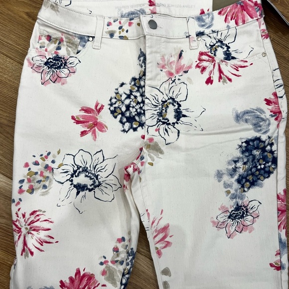 Chico's NWT Cream and Pink Floral Straight Leg Jeans Size 1 - Picture 3 of 6